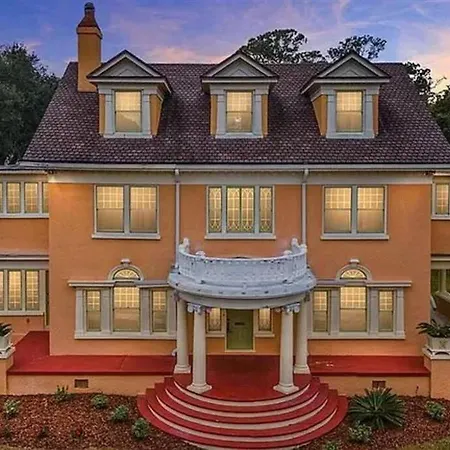 The Gator Manor - 6 Bedrooms Walk To Uf / Stadium